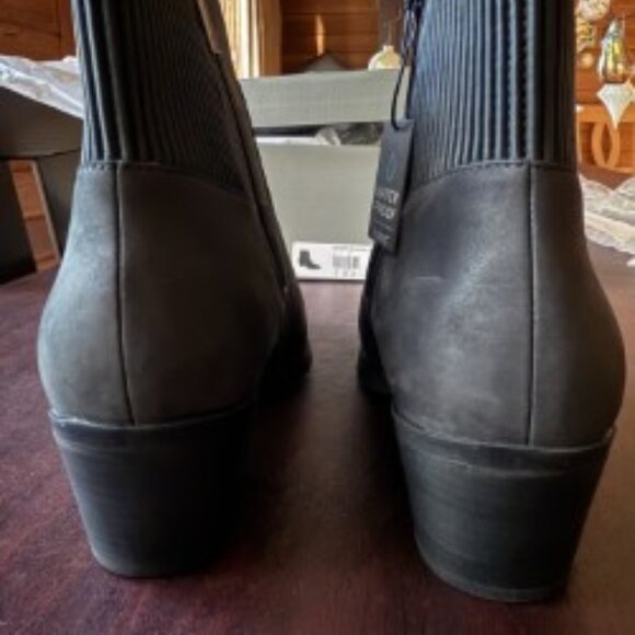 Vionic Shantelle Black 10M Ankle Boot - Picture 4 of 8